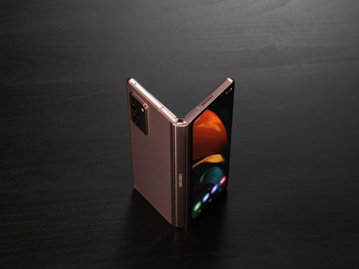 Fold2 smartphone gadgets perfecting Samsung galaxy z fold2 5g